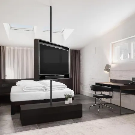 Hotel Suiteseven 4*