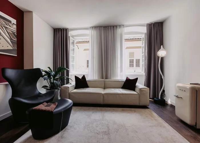 Suiteseven Отель